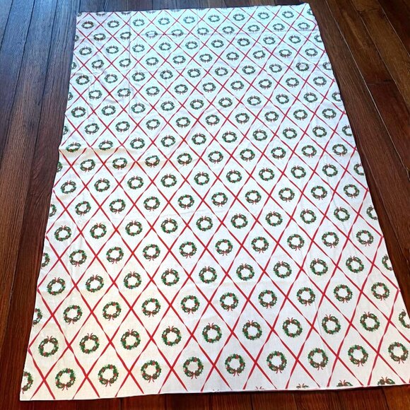 Vintage Christmas Linen Tablecloth and 8 Napkins Wreaths Holly 80 x 60 in *read* - Picture 3 of 9
